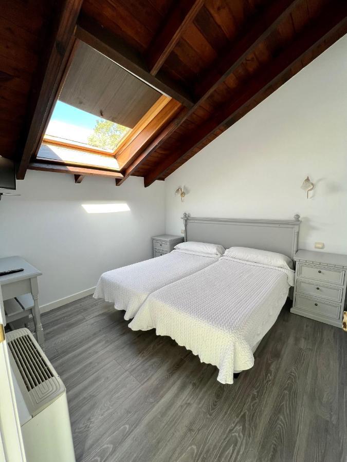 Hotel Villa Maria Revilla De Camargo Eksteriør billede