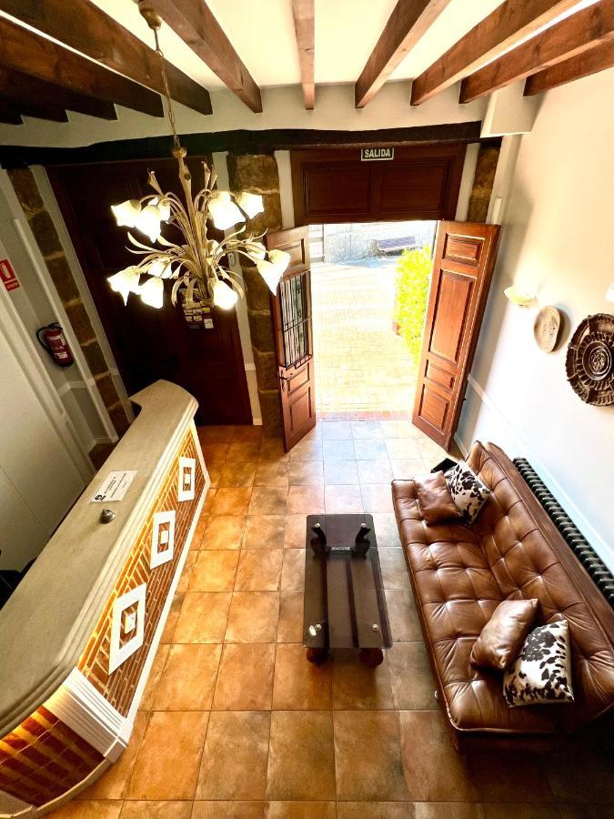 Hotel Villa Maria Revilla De Camargo Eksteriør billede
