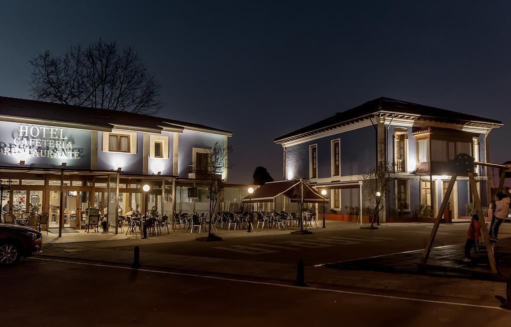 Hotel Villa Maria Revilla De Camargo Eksteriør billede