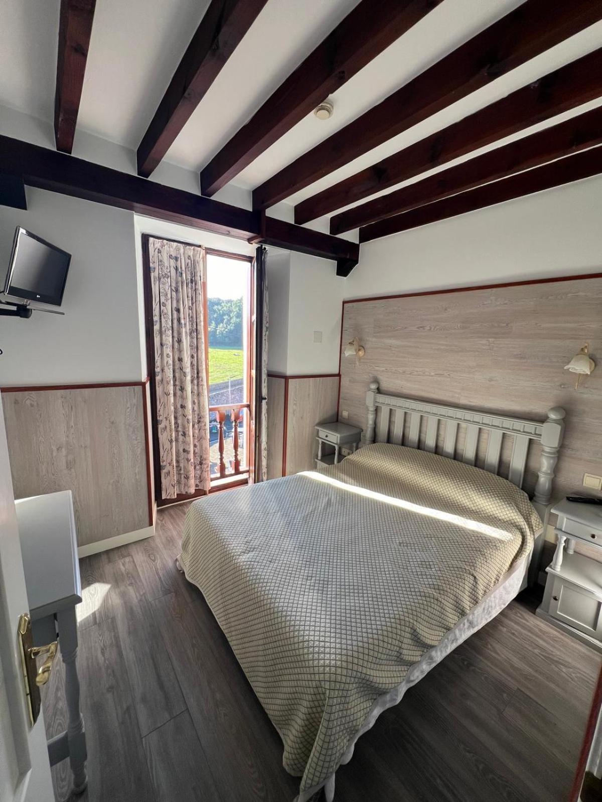 Hotel Villa Maria Revilla De Camargo Eksteriør billede