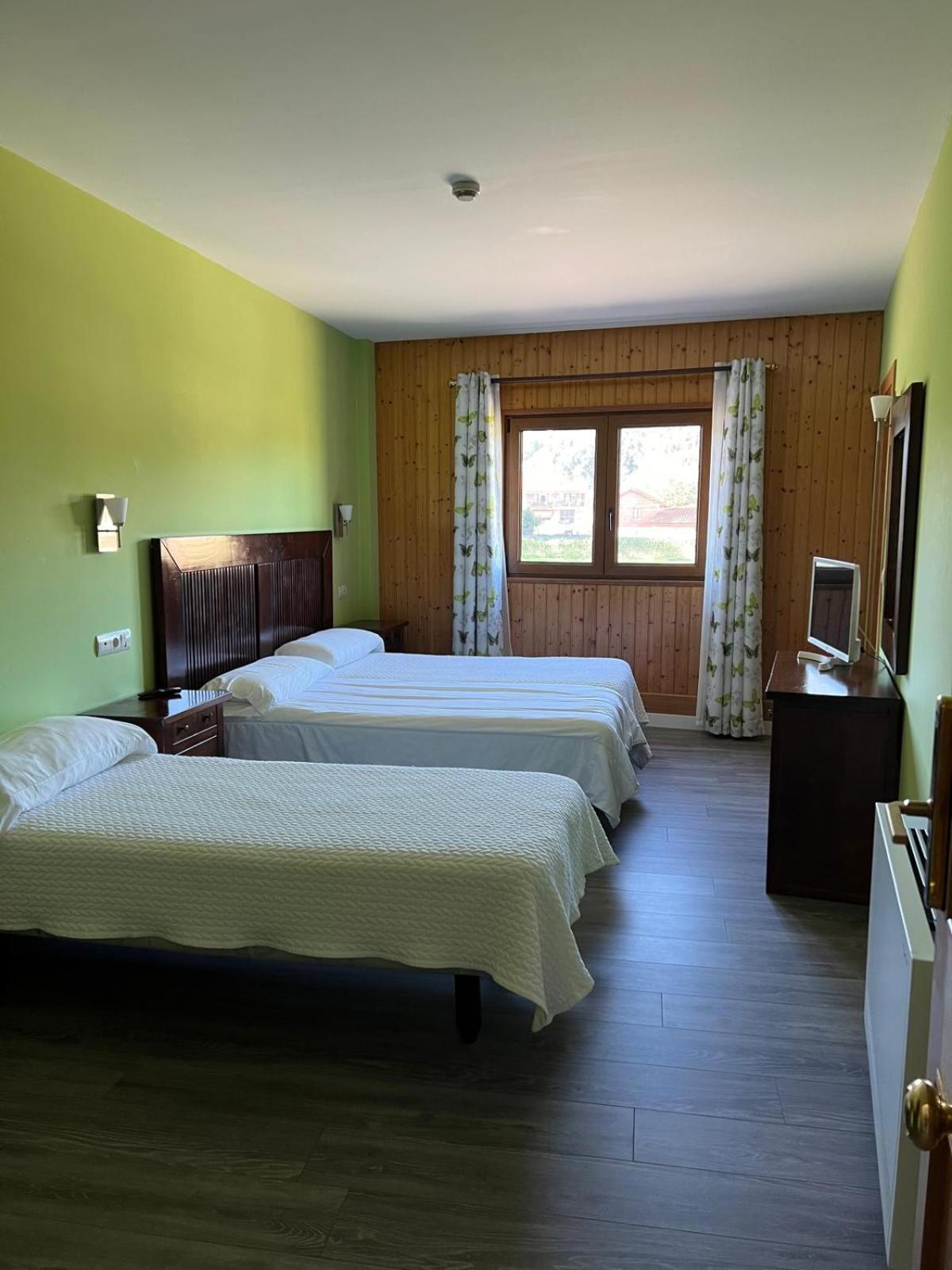 Hotel Villa Maria Revilla De Camargo Eksteriør billede